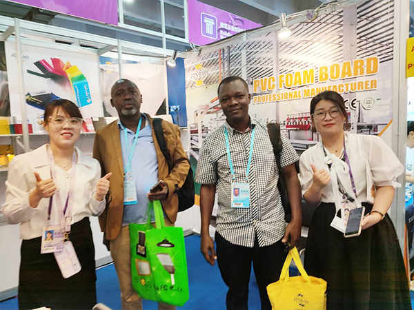 معرض الصين-الاستيراد والتصدير-جينباو-أكريليك-pvc-5