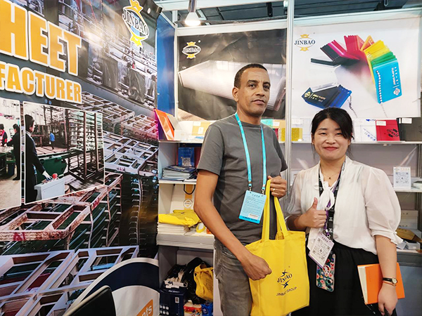 معرض الصين-الاستيراد والتصدير-جينباو-أكريليك-pvc-7