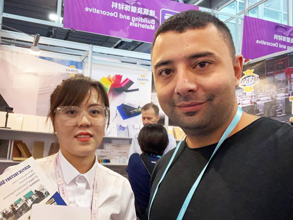 معرض الصين-الاستيراد والتصدير-جينباو-أكريليك-pvc-4