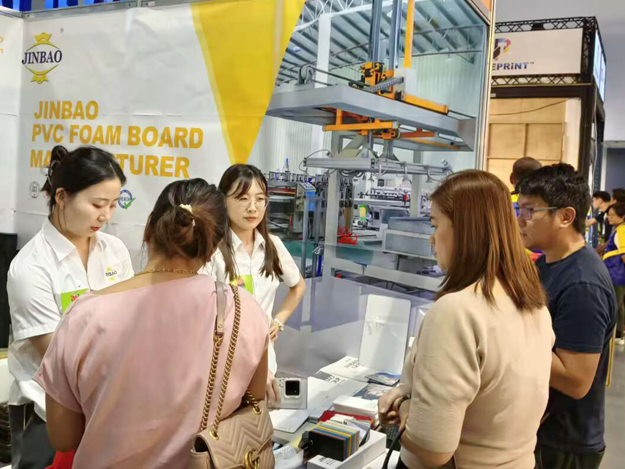 معرض الجرافيك الفلبين 2024 (6)